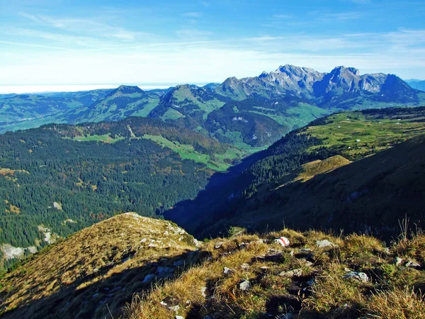 Panorama Alpského Vrcholu Leistchamm Nachází Nad Jezerem Wahlensee Pohoří Churfirsten — Stock fotografie