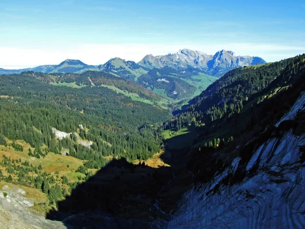 Panorama Alpejskiego Szczytu Leistchamm Położonego Nad Jeziorem Wahlensee Paśmie Górskim — Zdjęcie stockowe