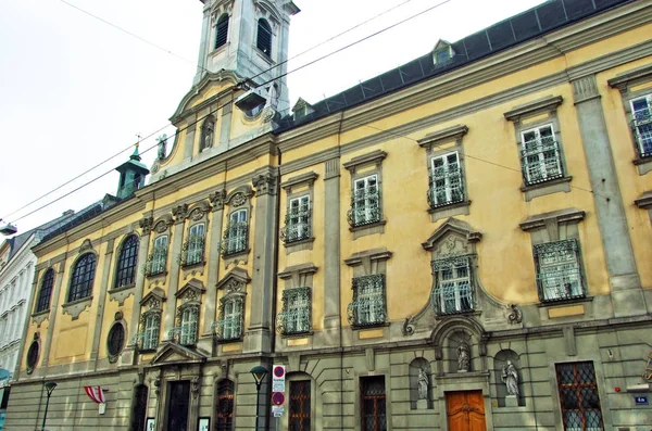 Katholische Kirche Klosterkirche Elisabeth Elisabethinenkirche Und Elisabethinenspital Wien Viena Áustria — Fotografia de Stock