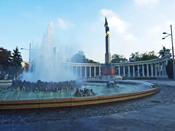 Hochstrahlbrunnen Heroes Monument Red Army Heldendenkmal Der Roten Armee Wien — Stok fotoğraf