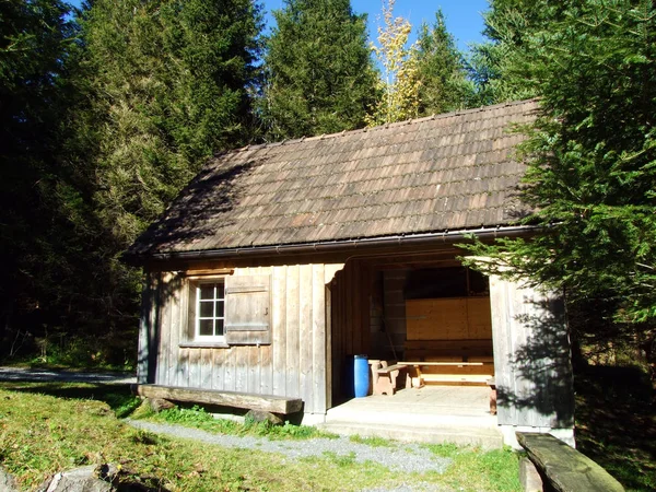 Arquitetura Tradicional Rural Fazendas Pecuárias Nas Encostas Cordilheira Alpstein Vale — Fotografia de Stock