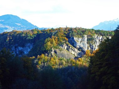 Alpstein Dağı 'nın taşları ve kayaları ve Ren Nehri Vadisi' nde (Rheintal), Oberriet Sg - İsviçre 'nin St. Gallen Kantonu