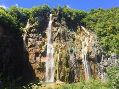 Büyük Şelale (Veliki tokat veya Slap Plitvica), Plitvice Lakes Milli Parkı veya Nacionalni Park Plitvicka Jezera, UNESCO doğal dünya mirası-Plitvica, Hırvatistan