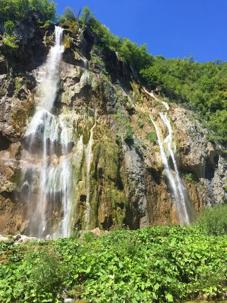 Büyük Şelale (Veliki tokat veya Slap Plitvica), Plitvice Lakes Milli Parkı veya Nacionalni Park Plitvicka Jezera, UNESCO doğal dünya mirası-Plitvica, Hırvatistan