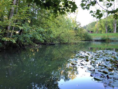 Eichweier Gölü veya Eichweiher göleti (Üç Pont dinlenme alanı veya Das Naherholungsgebiet Drei Weihern), Drei Weieren - St. Gallen, İsviçre