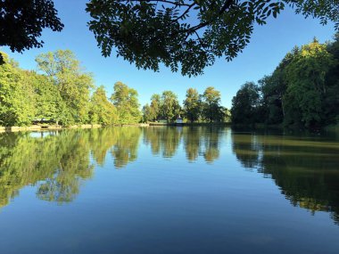 Buebenweier Gölü veya Buebenweiher göleti (Üç Pont dinlenme alanı veya Das Naherholungsgebiet Drei Weihern), Drei Weieren - St. Gallen, İsviçre