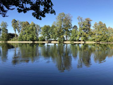 Buebenweier Gölü veya Buebenweiher göleti (Üç Pont dinlenme alanı veya Das Naherholungsgebiet Drei Weihern), Drei Weieren - St. Gallen, İsviçre