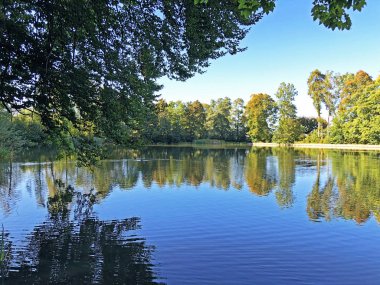 Buebenweier Gölü veya Buebenweiher göleti (Üç Pont dinlenme alanı veya Das Naherholungsgebiet Drei Weihern), Drei Weieren - St. Gallen, İsviçre