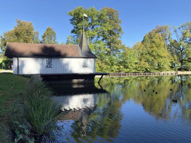 Buebenweier Gölü veya Buebenweiher göleti (Üç Pont dinlenme alanı veya Das Naherholungsgebiet Drei Weihern), Drei Weieren - St. Gallen, İsviçre