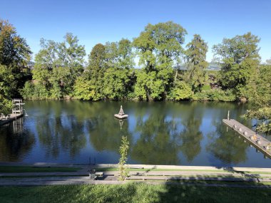 Mannenweier Gölü veya Mannenweiher göleti (Üç Pont dinlenme alanı veya Das Naherholungsgebiet Drei Weihern), Drei Weieren - St. Gallen, İsviçre