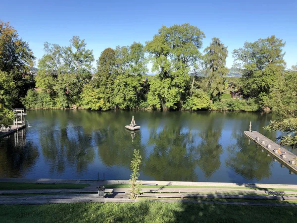 Mannenweier Gölü veya Mannenweiher göleti (Üç Pont dinlenme alanı veya Das Naherholungsgebiet Drei Weihern), Drei Weieren - St. Gallen, İsviçre