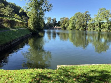 Mannenweier Gölü veya Mannenweiher göleti (Üç Pont dinlenme alanı veya Das Naherholungsgebiet Drei Weihern), Drei Weieren - St. Gallen, İsviçre