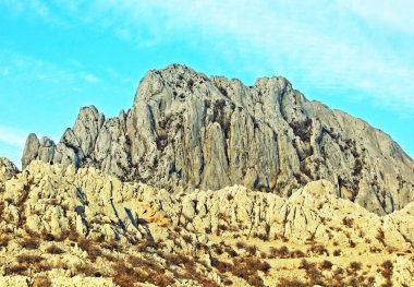 Tulove 'un Rocky sırtı ya da Tulovice, Velebit - Hırvatistan' ın Karst Dağı zirvesi