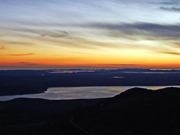 Marvelous Matahari Terbenam Atas Adriatik Dari Puncak Velebit Kroasia — Stok Foto