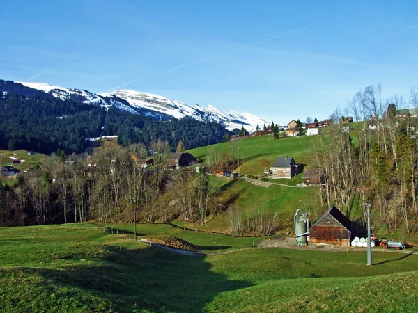 Traditional Architecture Farmhouses Slopes Swiss Alps Thur River Valley Wildhaus — ストック写真