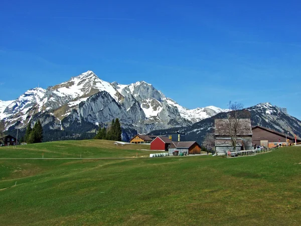 Traditional Architecture Farmhouses Slopes Swiss Alps Thur River Valley Wildhaus — Stockfoto