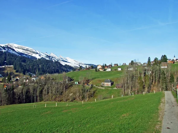 Turistika Pěší Stezky Svazích Pohoří Alpstein Údolí Řeky Thur Wildhaus — Stock fotografie