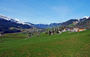 Churfirsten dağlarının yamaçlarında ve Thur Vadisi 'nde, Wildhaus Kantonu' nda St. Gallen, İsviçre