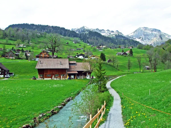 Ποταμός Thur Στο Χωριό Unterwasser Και Στην Περιοχή Obertoggenburg Καντόνιο — Φωτογραφία Αρχείου