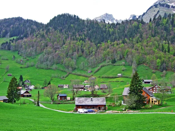 Granjas Ganaderas Arquitectura Rural Las Laderas Los Alpes Suizos Región —  Fotos de Stock