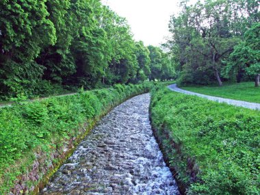 Grabserbach deresi boyunca gezinti ve bulvar, Grabserbach Kantonu - St. Gallen, İsviçre