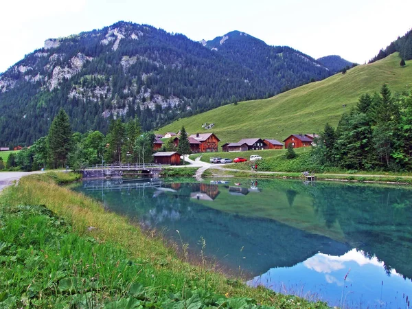 Lago Ganglesee Gaenglesee Arroyo Valunerbach Valuenerbach Los Alpes Liechtenstein Steg — Foto de Stock