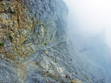 Ren Nehri Vadisi 'nde (Rheintal) ve Gipsberg Dağı' nda (Lihtenştayn Alpleri) yürüyüş ve yürüyüş patikaları