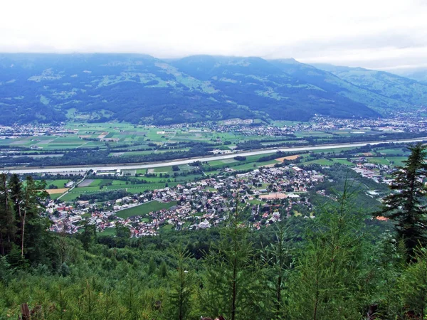 Άποψη Των Εύφορων Γεωργικών Πεδίων Του Λιχτενστάιν Και Της Ελβετίας — Φωτογραφία Αρχείου