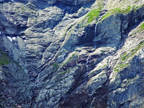 Cachoeiras Sazonais Nas Encostas Cordilheira Dos Alpes Liechtenstein Sobre Vale — Fotografia de Stock