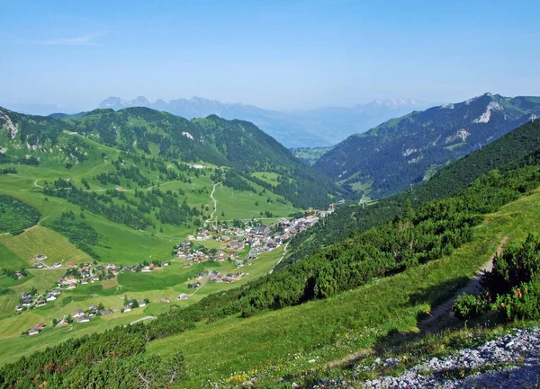 Pohled Alpské Údolí Malbuntal Lyžařskou Obec Malbun Svahů Lichtenštejnských Alp — Stock fotografie