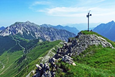 Alp Dağları 'nın Spitz, Gamsgrat ve Raucher Berg tepeleri Malbuntal Alp Vadisi ve Lihtenştayn' ın Alp Dağları 'nda Malbun, Lihtenştayn