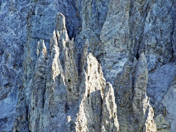 ガンスグラートアルプス山の険しい崖と鋭い岩 マルブン リヒテンシュタイン — ストック写真