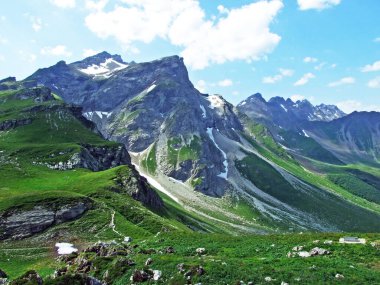 Ratikon 'daki Naafkopf dağı tepesi ya da Raetikon sınır dağ kütlesi - Malbun, Lihtenştayn
