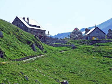 Naaftal Vadisi 'ndeki Pfaelzerhuette dağ kulübesi veya Pfalzerhutte ve Lihtenştayn Alpleri sıradağlarında (Berghuette Pfaelzerhuette auf dem Bettlerjoch) - Malbun, Lihtenştayn