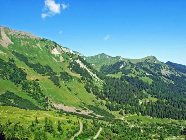 国立高山渓谷からのリヒテンシュタインアルプス山塊の絵のようなピークの眺め ステッグ リヒテンシュタイン — ストック写真