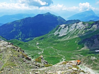 Naafkopf Alp Tepesi 'nden Ratikon sınır alp dağı kütlesi veya Rtikon Grenzmassiv (oder Raetikon) ve Liechtenstein Alpleri - Steg, Lihtenştayn