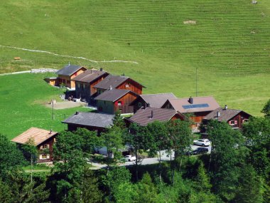 Saminatal Vadisi 'nde ve Ganglesee ya da Gaenglesee' deki yapay göl boyunca Steg, Lihtenştayn 'da eski bir turist-hayvan yerleşkesi.