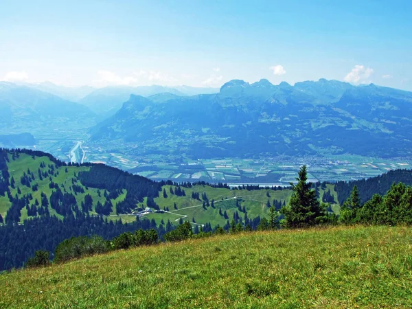 Uitzicht Het Rijndal Rheintal Vanaf Hellingen Van Bergketen Liechtenstein Alpen — Stockfoto