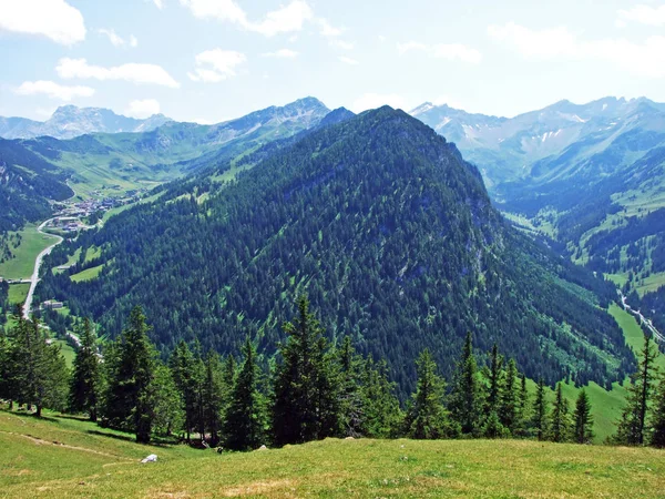 Alpin Bergstopp Kirchlespitz Över Den Saminatala Alpina Dalen Och Berget — Stockfoto