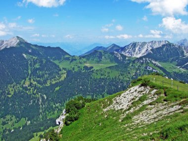 Schonberg veya Schoenberg Alp Dağları 'ndan Liechtenstein ve Avusturya Alpleri' ne muhteşem manzaralar.