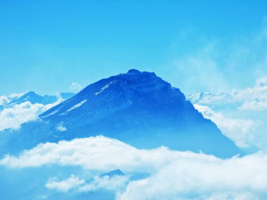 İsviçre Alplerinin Ratikon sınır dağ kütlesi veya Rtikon Grenzmassiv (oder Raetikon), Mainfeld - Grisonlar Kantonu (Graubnden veya Graubuenden), İsviçre