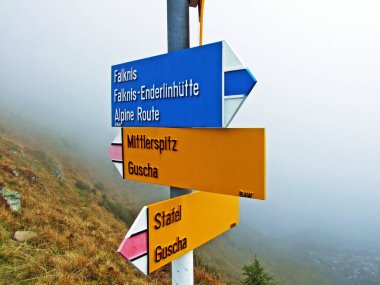 Ratikon sınır dağ kütlesi veya Ratikon Grenzmassiv (oder Raetikon), Mainfeld - Grisonlar Kantonu (Graubunden veya Graubuenden), İsviçre