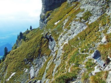 Ratikon sınır dağ kütlesi veya Ratikon Grenzmassiv (oder Raetikon), Mainfeld - Grisonlar Kantonu (Graubunden veya Graubuenden), İsviçre