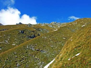 Ratikon sınır dağ kütlesi veya Ratikon Grenzmassiv (oder Raetikon), Mainfeld - Grisonlar Kantonu (Graubunden veya Graubuenden), İsviçre