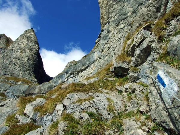 Sentiers Randonnée Randonnée Balisés Sur Massif Montagneux Frontière Ratikon Ratikon — Photo