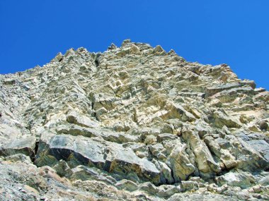 Ratikon sınır dağ kütlesi veya Ratikon Grenzmassiv (oder Raetikon), Mainfeld - Grisonlar Kantonu (Graubunden veya Graubuenden), İsviçre