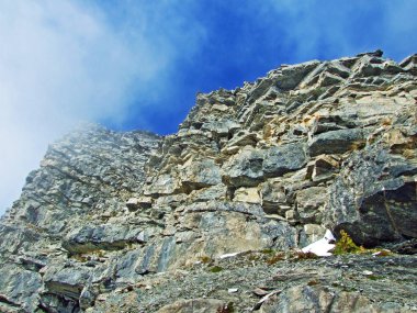 Ratikon sınır dağ kütlesi veya Ratikon Grenzmassiv (oder Raetikon), Mainfeld - Grisonlar Kantonu (Graubunden veya Graubuenden), İsviçre