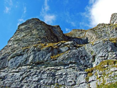 Ratikon sınır dağ kütlesi veya Ratikon Grenzmassiv (oder Raetikon), Mainfeld - Grisonlar Kantonu (Graubunden veya Graubuenden), İsviçre