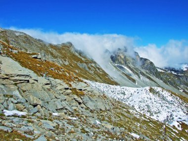 Sonbaharın başlarında ve Ratikon sınır dağ kütlesi veya Ratikon Grenzmassiv (oder Raetikon), Mainfeld - Grisonlar Kantonu (Graubunden veya Graubuenden), İsviçre