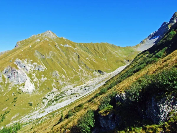 Vista Dos Picos Pitorescos Maciço Montanhoso Alpino Fronteiriço Ratikon Raetikon — Fotografia de Stock